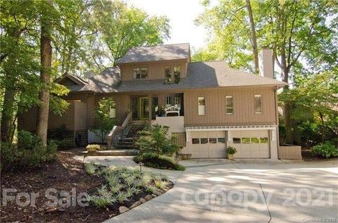 10 Honeysuckle Woods Drive