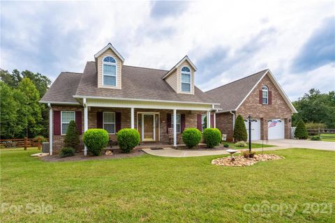 1482 Sweetbriar Lane sold home in Bakersview Meadows, Hickory, NC