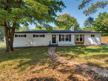 6915 Lakeside Drive