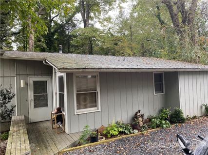 517 Azalea Avenue