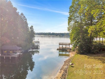 130 Quail Hollow Drive sold home in Waterfront Woodbridge, Kings Mountain, NC