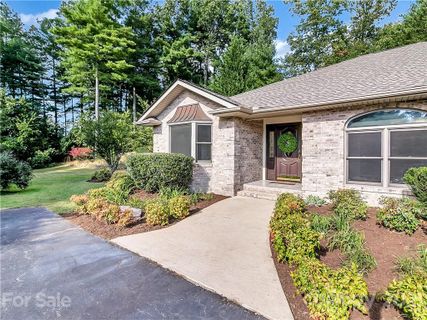 203 Teaberry Lane sold home in 2600 Old Kanuga, Hendersonville, NC