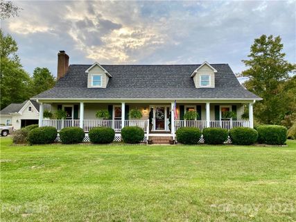 2628 Queens Drive