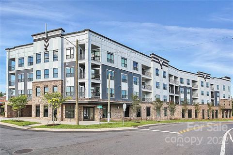 3630 N Davidson Street 2205