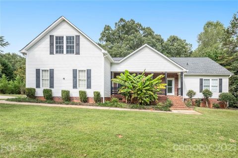 1703 Fox Hollow Lane sold home in The Hylands, York, SC