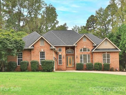 10224 Crestwood Drive sold home in Lake Providence Estates, Charlotte, NC