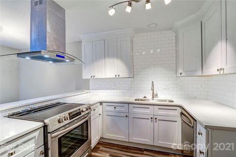 1605 Merry Oaks Road E sold home in Woodmere, Charlotte, NC