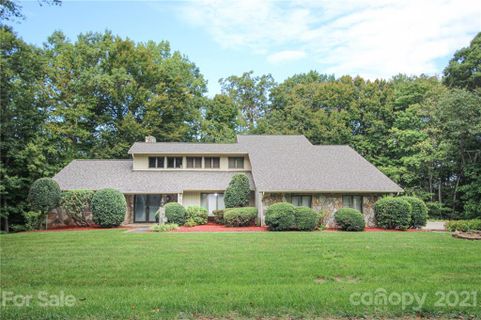 215 Horse Shoe Lane