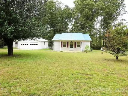 1776 Clingman Road sold home in Forest Hills, Ronda, NC