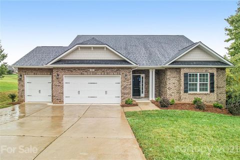141 Tenth Green Court sold home in Fox Den Country Club, Statesville, NC