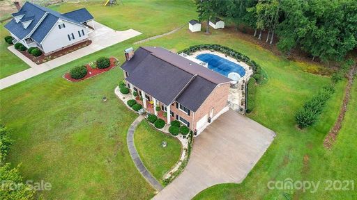 208 Williamsburg Lane sold home in Olde Towne Estates, Wadesboro, NC
