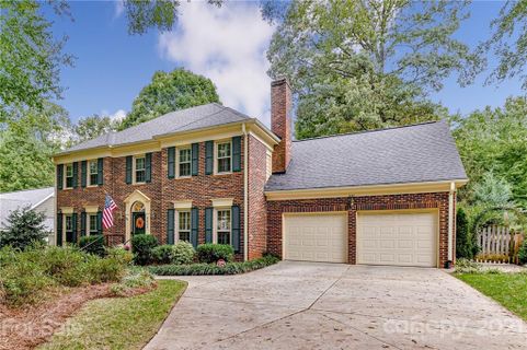 8807 Thornbury Lane