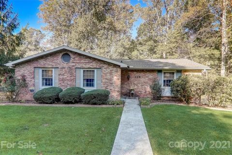228 Dundeve Circle