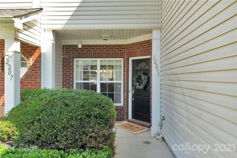 12211 Stratfield Place Circle