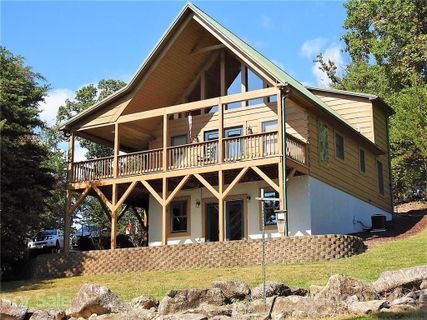 213 Fairview Drive sold home in Greenstreet Mountain Resort, Traphill, NC