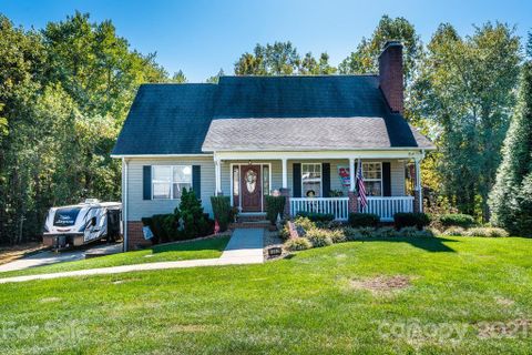 1002 4th Street sold home in Brentwood, Conover, NC