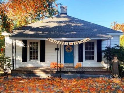 132 Oak Street 144