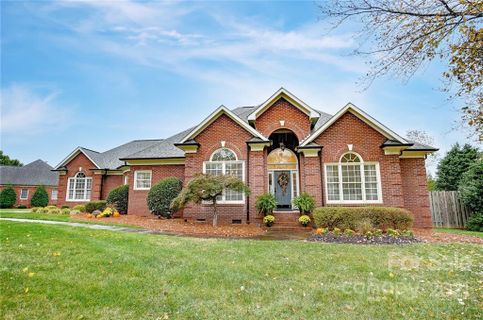 1000 Nickalaus Drive sold home in Heather Glen, Matthews, NC