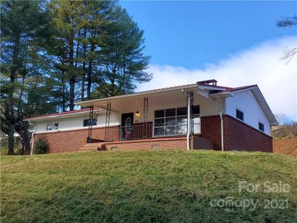2092 Pisgah Drive sold home in J H Plott, Canton, NC
