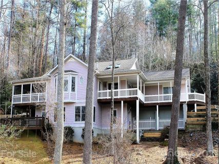 101 Sugarberry Lane sold home in 2600 Old Kanuga, Hendersonville, NC