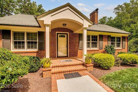 432 Oakwood Drive