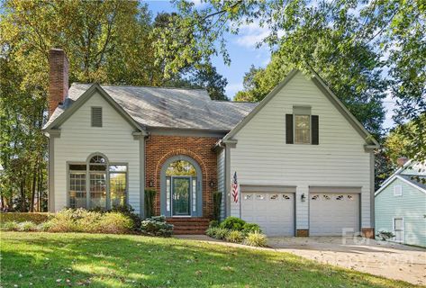 8816 Thornbury Lane