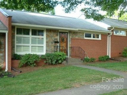 4509 Woodlark Lane