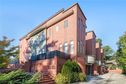 1942 Scott Avenue