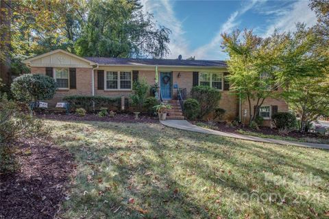 2977 Club Drive