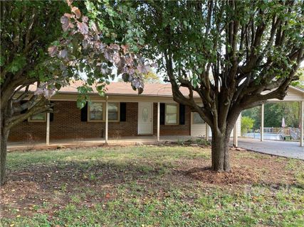 1045 Stagecoach Trail