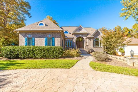 614 Hanna Woods Drive