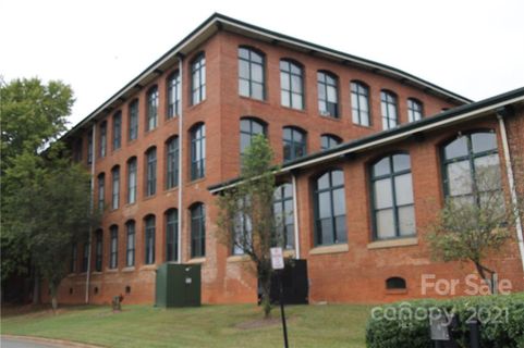201 S Hoskins Road 106