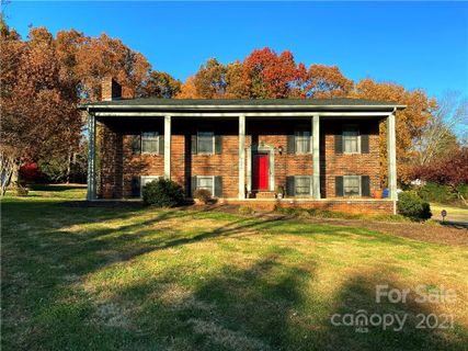2506 Sutton Street sold home in Sutton Place, Lenoir, NC