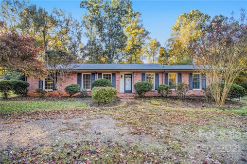 6311 Woodland Circle