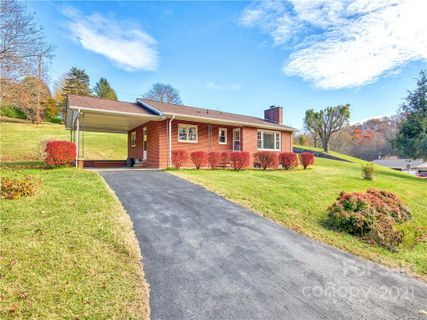 112 Gateway Street sold home in Ivy Hill, Waynesville, NC