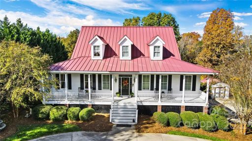 704 Catchpoint Drive sold home in Lake Wylie, Rock Hill, SC
