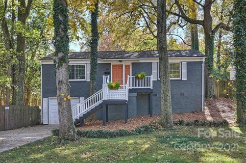 658 Manhasset Road