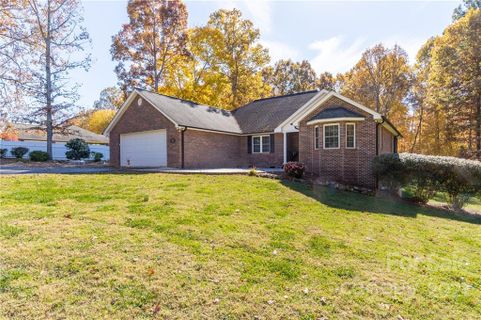 223 Fox Den Road sold home in Holly Hills, Troy, NC