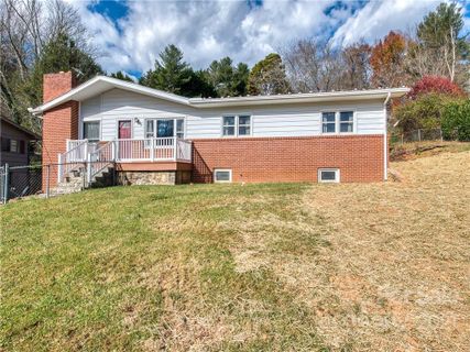 21 Seagraves Lane sold home in Hillside Terrace, Waynesville, NC