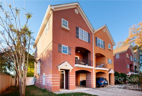 922 Hawthorne Bridge Court