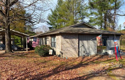 708 Farmington Circle sold home in Farmington Knoll, Hendersonville, NC