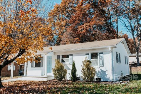 16 Woodhaven Drive sold home in Mountain Heights, Arden, NC