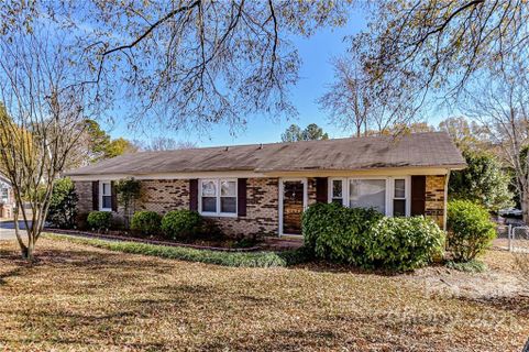 6106 Bridle Trail
