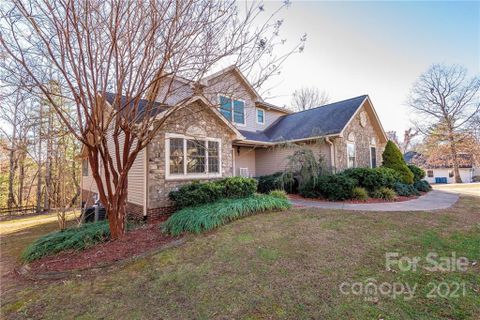 3604 Hollow Oak Lane sold home in Oakmont Estates, Lenoir, NC