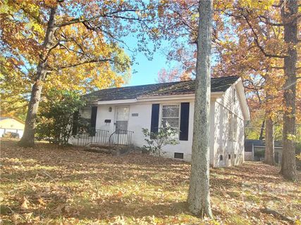 5520 Snow White Lane