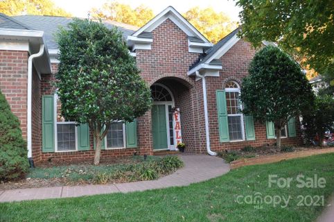 7701 Woodcrest Drive