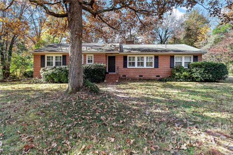 220 Pinewood Lane