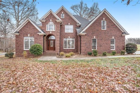 715 Lake Wright Road sold home in Warrior Golf Club, China Grove, NC