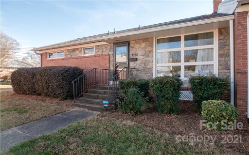 4723 Woodlark Lane