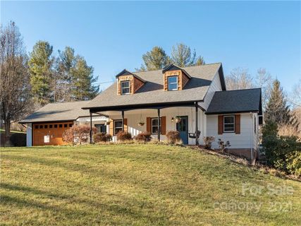 83 Greenbriar Drive sold home in Fairway Hills, Waynesville, NC